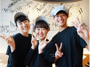 ★学生さん大歓迎★
未経験や初バイトも大歓迎♪
優しい先輩が丁寧に教えるのでご安心を◎