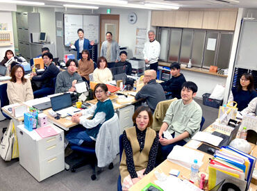 ＊チーム制でのお仕事です＊
先輩・社員がしっかりサポート◎

土日祝はお休み多め♪
シフト希望はできる限り考慮し作成します！