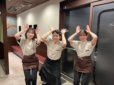 あなたにピッタリの働き方を選択！
お客さんとの会話も楽しめるホールスタッフ★
社割とんかつはご家族や友人との利用もOK◎