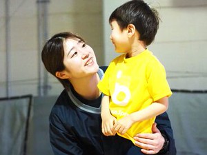 《大学生・専門学生活躍中★》
10〜20代が多数活躍中♪
未経験の方も年齢が近い仲間と楽しく教え方を学べます！