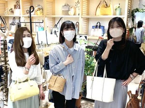 手厚い待遇だから定着率もばっちり！
ミニボーナスや社割など…
「もっと頑張ろう！」と思える職場です♪
