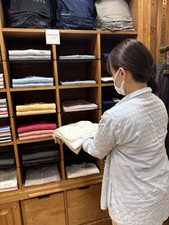 ≪30～40代の女性スタッフが活躍中≫　
安定した働き方がしたい…そんな願いを
叶えてくれる正社員登用制度がございます！