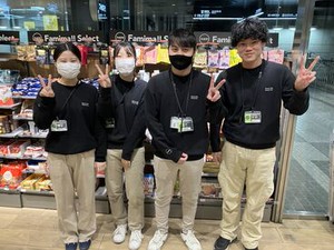 ＼＼ひと味違う／／
～洗練されたデザイン～
ちょっぴり周りに自慢したくなる
”ファミマ”で働いてみませんか？