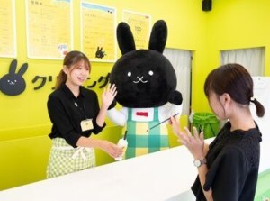 常連さんの多いクリーニング店だからこそ、
お客様と仲良くなれるチャンスがたくさん♪
人と話すことが好きな方にはピッタリ◎