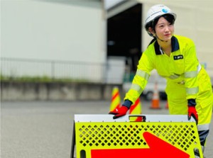 未経験大歓迎！
まずはできることからでOKです◎
逆に高速道路でのお仕事経験がある方のほうが
少ないので安心してください！笑