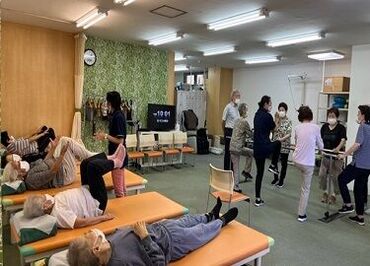 普免をお持ちの方、歓迎！利用者さまの送迎をお任せします。最初は先輩STAFFと一緒に、明るい挨拶から始めましょう♪