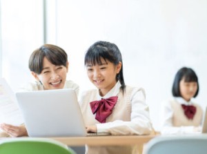 服装は私服OKです♪
準備がしやすいので、家事・育児の合間や学校終わりに気軽に働けます◎