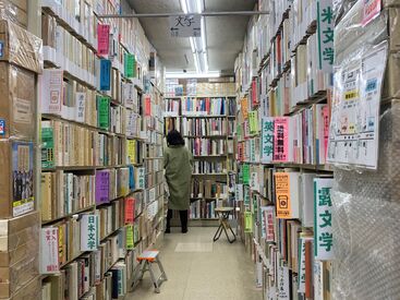 古書の街"神保町"にある、雰囲気のよい温かなお店です♪*新人さんもすぐに馴染めますよ◎