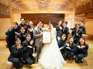 短期でお仕事するはずが、
半年…1年…。
ブライダルの魅力に
ドンドンはまるスタッフが続出中です◎
≪履歴書不要で即面接♪≫