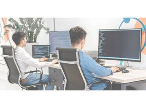 《高収入が目指せる♪》
次代のIT人材へ◎
先輩もしっかりサポートしますので
安心して飛び込んで来て下さい！