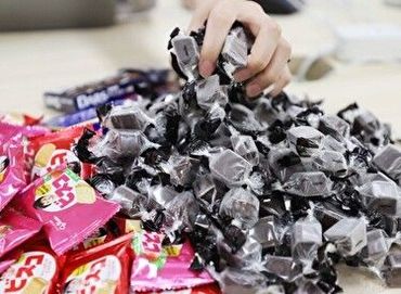 福利厚生もﾊﾞｯﾁﾘ！
チョコや飲み物が無限に無料◎
人をダメにするクッションで仮眠も！