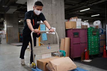 柏駅からすぐ♪
届いた荷物を＜館内の店舗＞に運んでいただきます！
経験や運転免許は一切不要◎