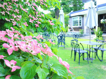 綺麗なお花に囲まれて働こう！
お花の知識が無くてもOK！
自分に合う！と思ったら…
次のシーズンの勤務も大歓迎♪