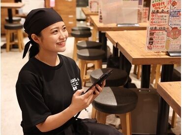 新時代でのホール&キッチンのお仕事！
大学生がほとんどの職場なので、
新しい友達もできるチャンスがいっぱい♪