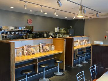 ＼20～30代の方活躍中★／
キレイな店内◎定着率も高いラーメン屋さん♪
スタッフさんの働きやすい環境を整えています！