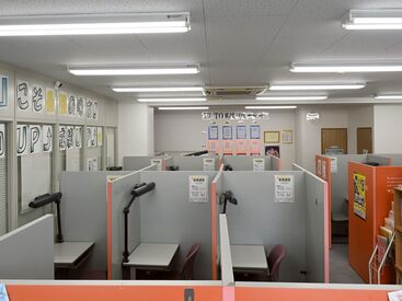 個別指導なので、一人ひとりと向き合い、落ち着いて教えることができます◎
教えた経験がない方も大歓迎！