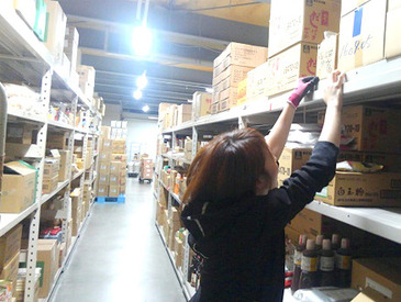 加工食品やお菓子などの仕分けをお任せ♪
未経験でも覚えやすい単純作業◎
最初のうちはしっかりサポートするのでご安心を！