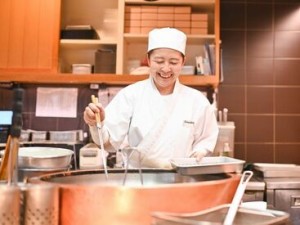 「都度揚げ」を採用し、お客さまに揚げたてサクサクの天ぷらを楽しんで頂いています。