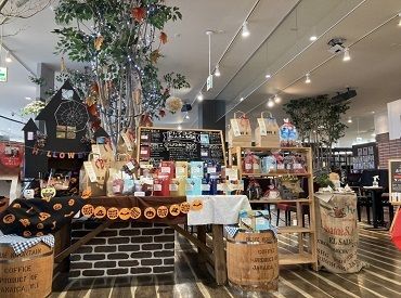 イーストモール内の店舗なので、
勤務後にお買い物をしたり用事を済ませたりと…
プライベートも効�率よく◎