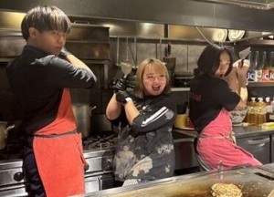 ≪ネオ居酒屋≫ 
駅チカ★新感覚の”ネオ居酒屋”
---オシャレな外観で気分もUP!!---
正社員同時募集中◎