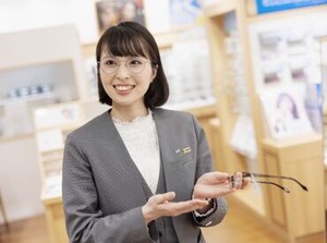 髪型・髪色、ネイルも華美でなければOK！
自分なりのおしゃれも楽しめます。
1日6時間から勤務可能なので家庭との両立も可能♪