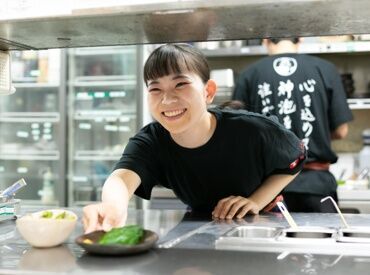 ＼いらっしゃいませ♪／
まずは笑顔でお客様をお出迎え☆
飲食バイトが初めての方も
当店で無理なくSTART★