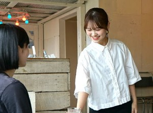 『24/7』は無垢の木材などを使ったナチュラルなインテリア空間。
こころとからだを休めるカフェで一緒に働きましょう！