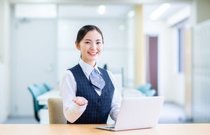 美容部員経験はなくても大丈夫！何らかの接客販売経験は必須になります！