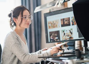 ＼PC・モニター・ヘッドセット一式貸与!!／
現在現場で活躍する社員は全員女性スタッフとなります♪
※画像はイメージ