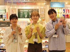 ＼2025年10月3日オープン！／
未経験大歓迎です♪
セミセルフレジ導入でお会計も楽に☆