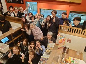 飲食デビューの方も、ブランク明けの方も、皆さん大歓迎★
まずは笑顔で「いらっしゃいませ」が言えたらOKです◎