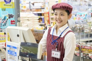 学生・フリーター・主婦さん活躍中◎
柔軟シフトで無理なくお仕事しませんか♪
※制服は一例です