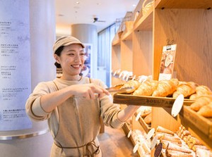 お客様とスタッフの笑顔があふれるステキなお店★
明るい雰囲気で居心地もバッチリ！
バイトデビューにもおすすめです◎