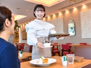 ★働きながら学べる環境
季節限定のパスタやスイーツが人気！
お茶の知識や、おいしい紅茶の淹れ方もマスターできます。