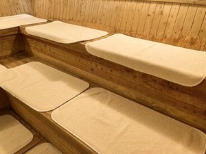 温泉やサウナに温泉入り放題！
お仕事終わりにお風呂を済ませて帰宅することも◎
髪色自由なので自分らしいスタイルで働けます♪