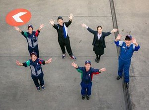 年齢・性別・経験など採用には一切関係なし！
《人物重視》の採用◎ 転職回数も不問！
⇒ 車好きの "仲間" が待っています！
