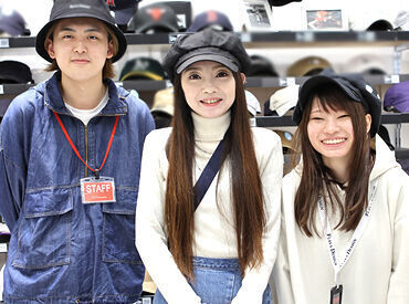 様々な帽子が沢山☆彡
オシャレ好きにはたまらない空間です!!
毎日ワクワクしながら働けます♪