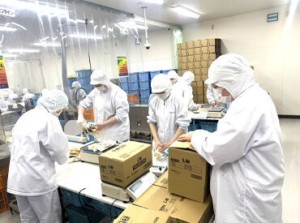 室内で食品を取り扱うお仕事なので、衛生面や予防も完璧☆
シンプル作業＆柔軟シフトで"無理せず"働けます♪