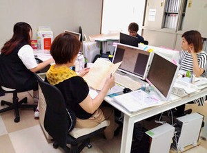 女性スタッフ活躍中！
土日祝お休みだから、ワークライフバランスを大切に働けます♪