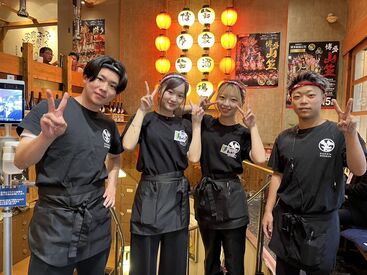 学生・フリーターさんが中心に活躍中！
笑顔いっぱいのお店です(*´▽｀*)
2、3年続けているスタッフも多数！