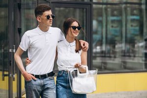 ﾟ*｡☆ NEWスタッフ募集 ☆。*ﾟ
髪色・ネイル自由♪
20～30代男女staff活躍
未経験相談OK
制服貸出あり