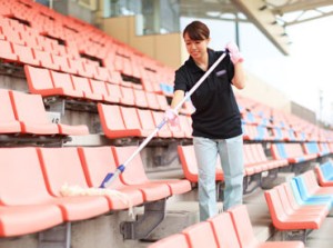 サッカースタジアムの清掃のお仕事です！
慣れてきたらもくもく作業♪