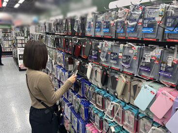 小さい商品ばかりなので、作業も楽チン♪
商品をモクモクと品出しして、並べたり★
未経験も安心の簡単作業◎