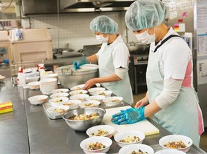バス停目の前！！通勤もラクラク＝33
未経験の方も初めは不安かと思いますが、
安心してくださいね◎