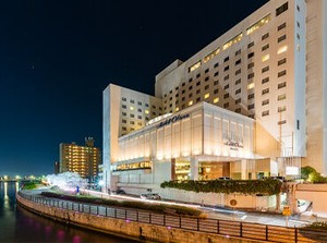 ビアガーデンなのでかしこまりすぎない雰囲気の職場♪
毎年楽しみながら働くスタッフさん多数◎