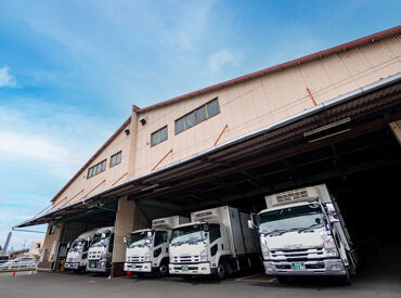 運転するのはこちらの車◎
大型のトラックではないので
慣れるまで時間はかかりません♪
最初の1週間はマンツーマンでサポート★