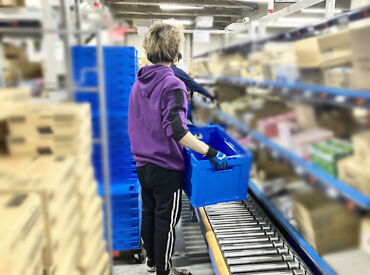 〈豊富な種類の商品★〉
大手コンビニ商品で、
スタッフから〝毎日いろんな商品を扱うので飽きません〟とお声も上がってます！