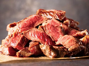 ＼頑張った分だけ稼げちゃう⁉／
シフト貢献度の高い方は、時給UPのチャンスあり！
さらに…ステーキの豪華まかないあり☆