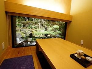 駅チカで通いやすい◎周りには様々なお店があるので、バイトの前後にお買い物も出来ちゃいます♪