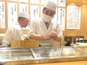 落ち着いたきれいな店内★
匂いがつくこともないので、バイト後の予定があっても安心◎